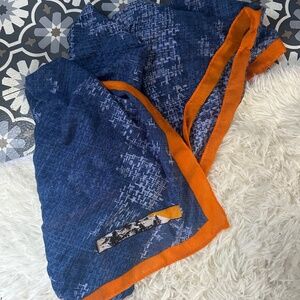 Shien accent scarf